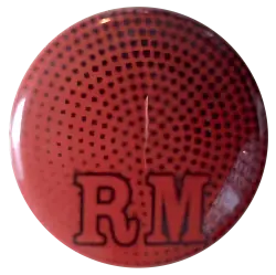 Badge à fond jaune pétant floqué Café Lecture Le Remue-Méninge Saint-Éienne