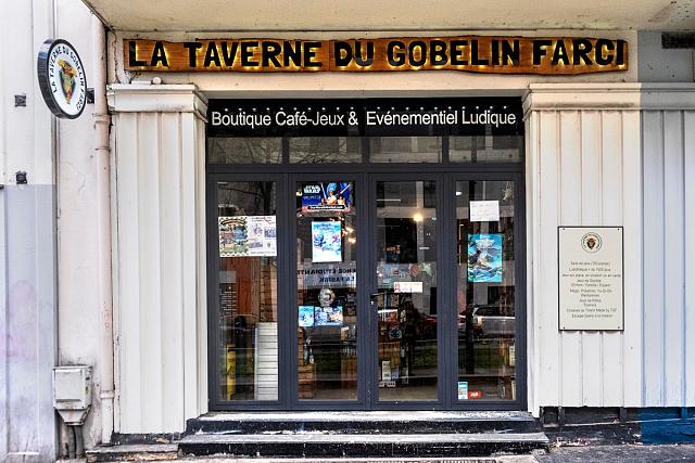 Une entrée vitrée après avoir monté deux marches